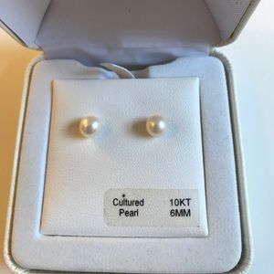 Cultured pearl earrings (6 MM)